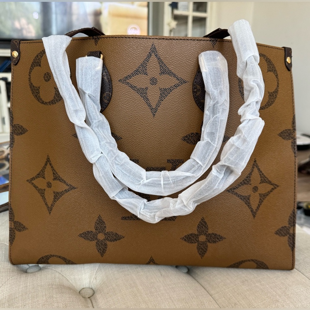 Two-toned extra large bag